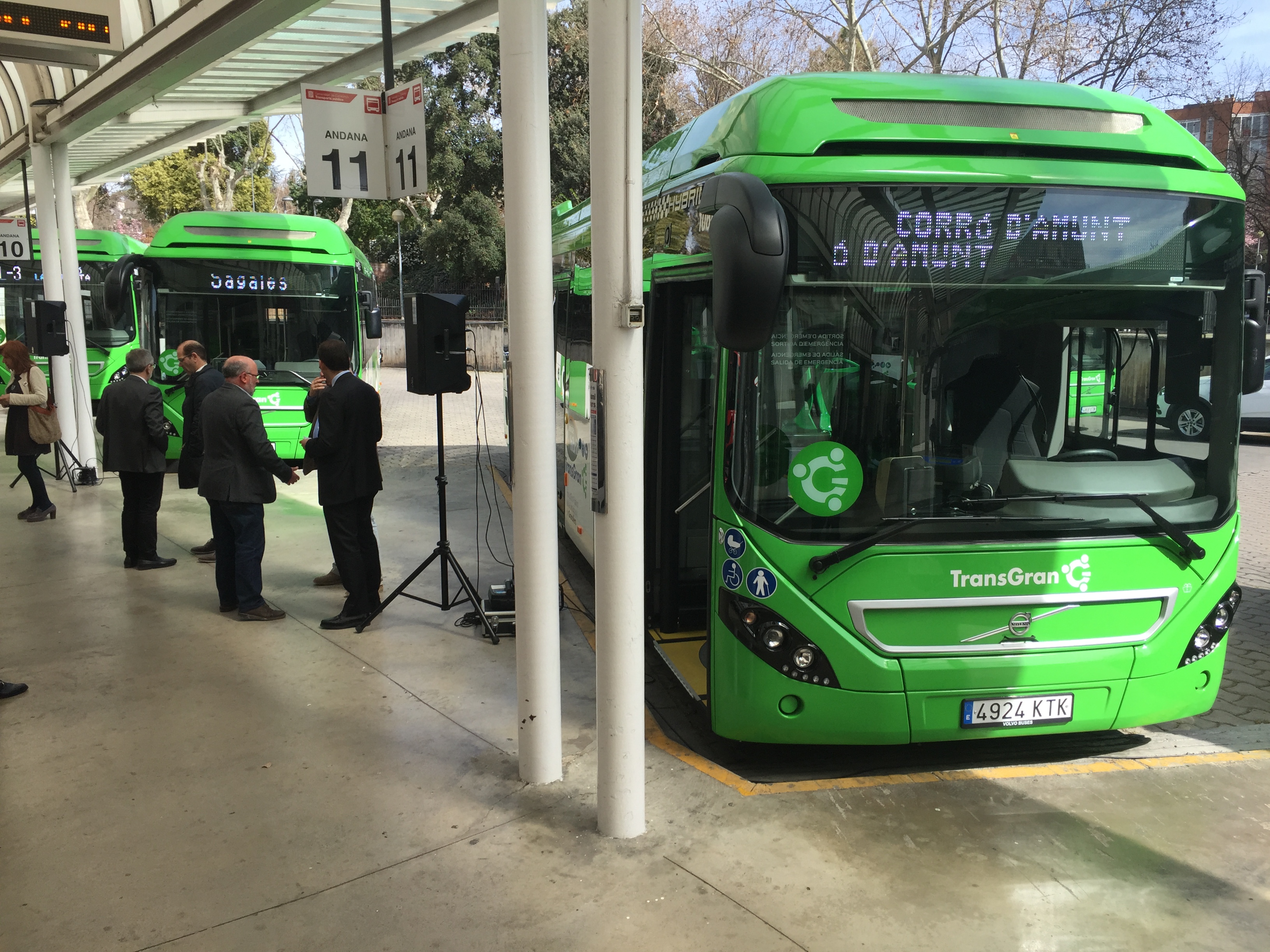 Dos dels nous vehicles híbrids