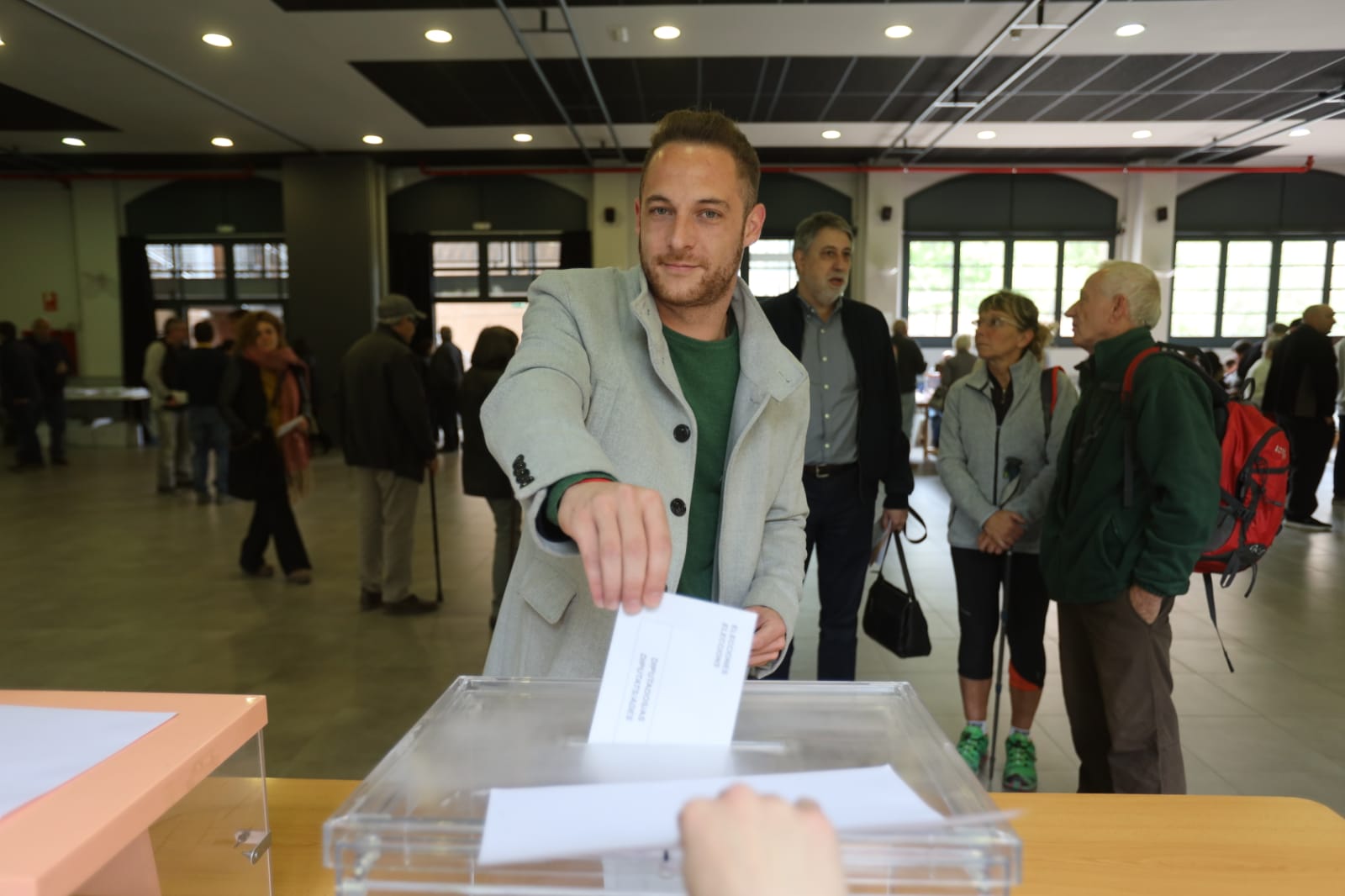 Arnau Ramírez votant a Sant Feliu