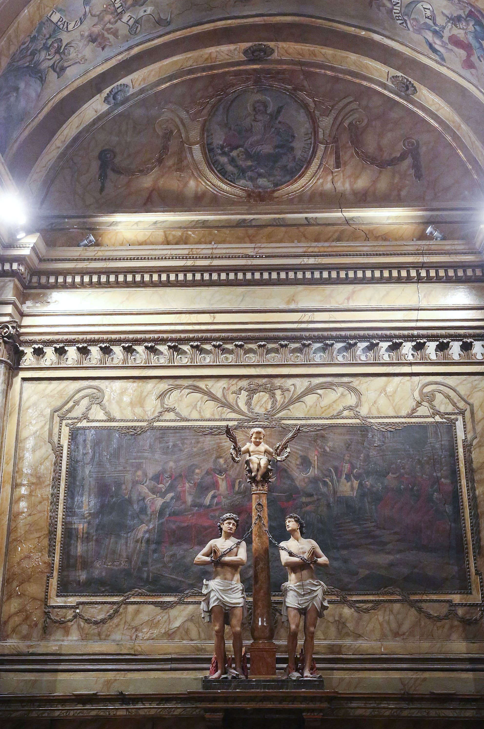 La pintura de dalt, damunt dels sants màrtirs, correspon a Santa Celeriana