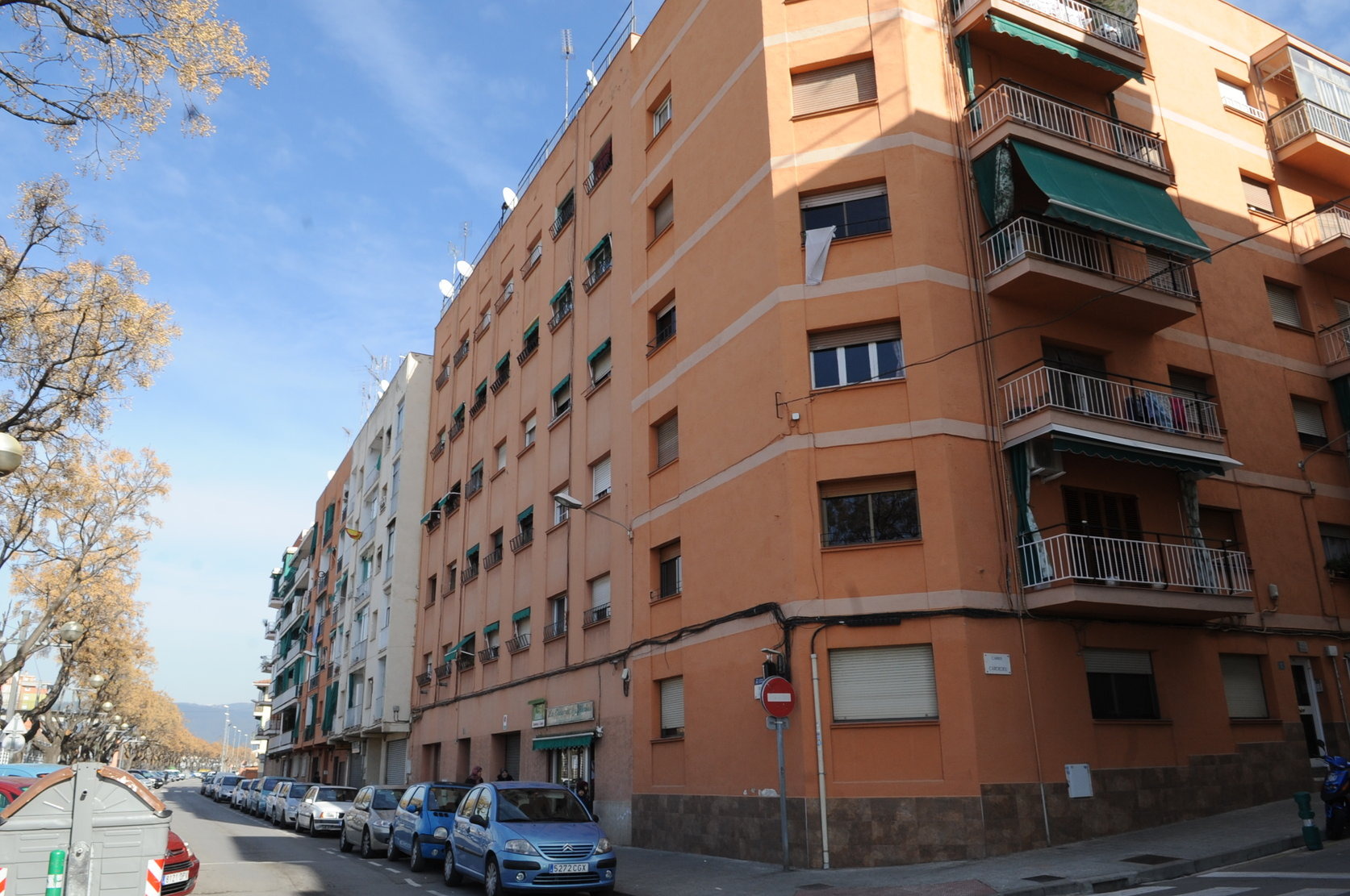 Un bloc d'habitatges al carrer Aragó, a Bellavista