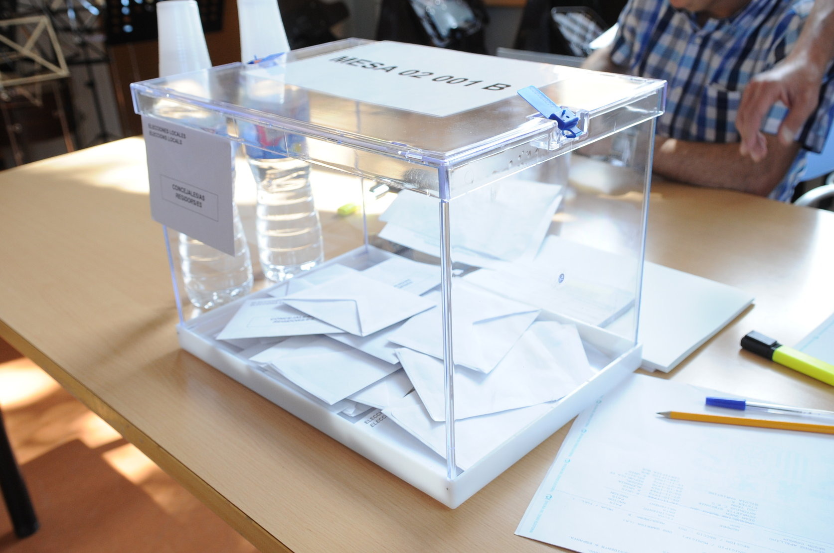 Una urna de les eleccions municipals en una imatge d'arxiu