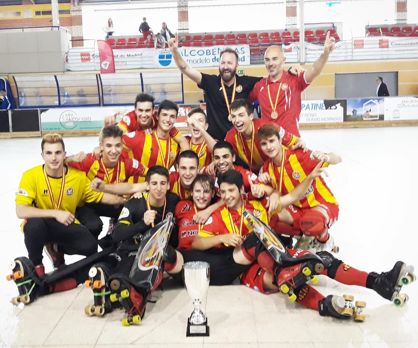 L'equip Júnior del CP Manlleu celebra el Campionat d'Espanya aconseguit a Alcobendas