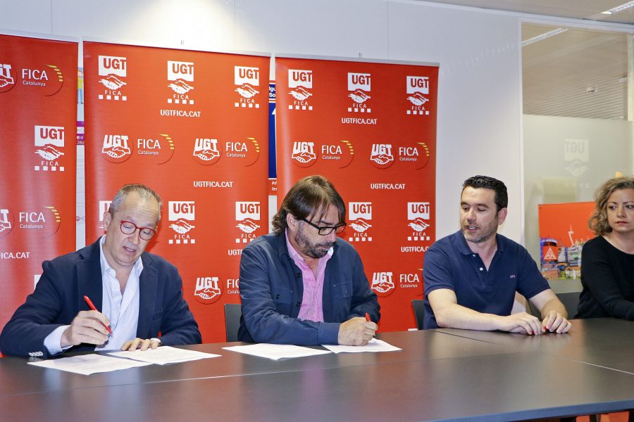 Jorge Samper i Camil Ros firmant l'acord