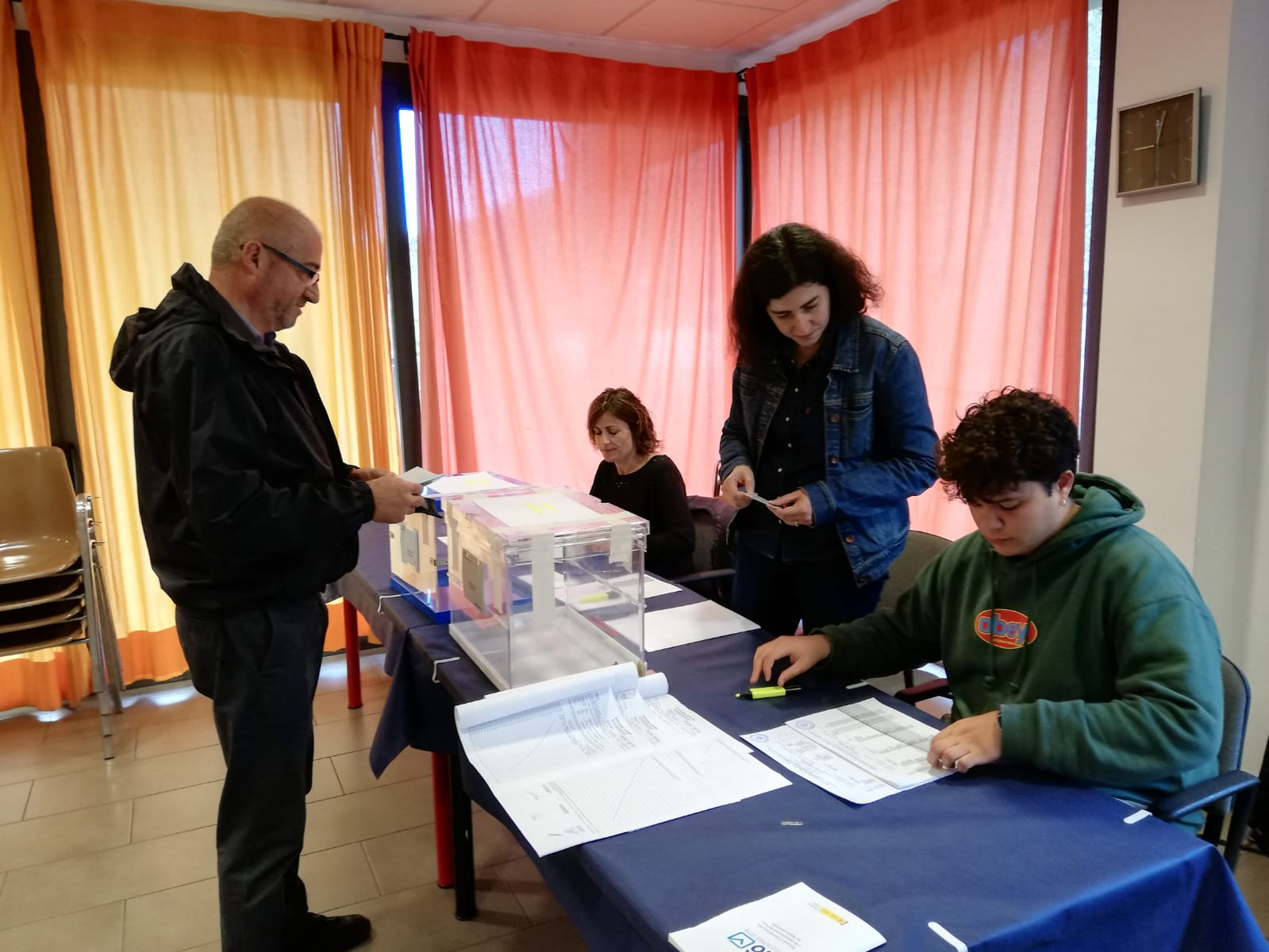 El primer votant a Figaró