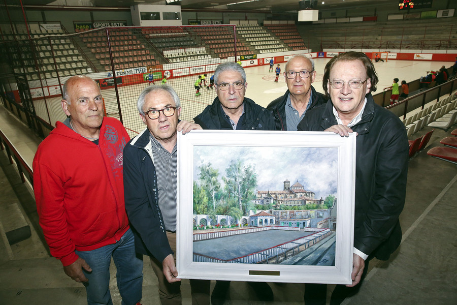 Jordi Pla, Pere Viñas, Pere Barriobero, Pere Oriol i Santi Benito amb un quadre de la pista