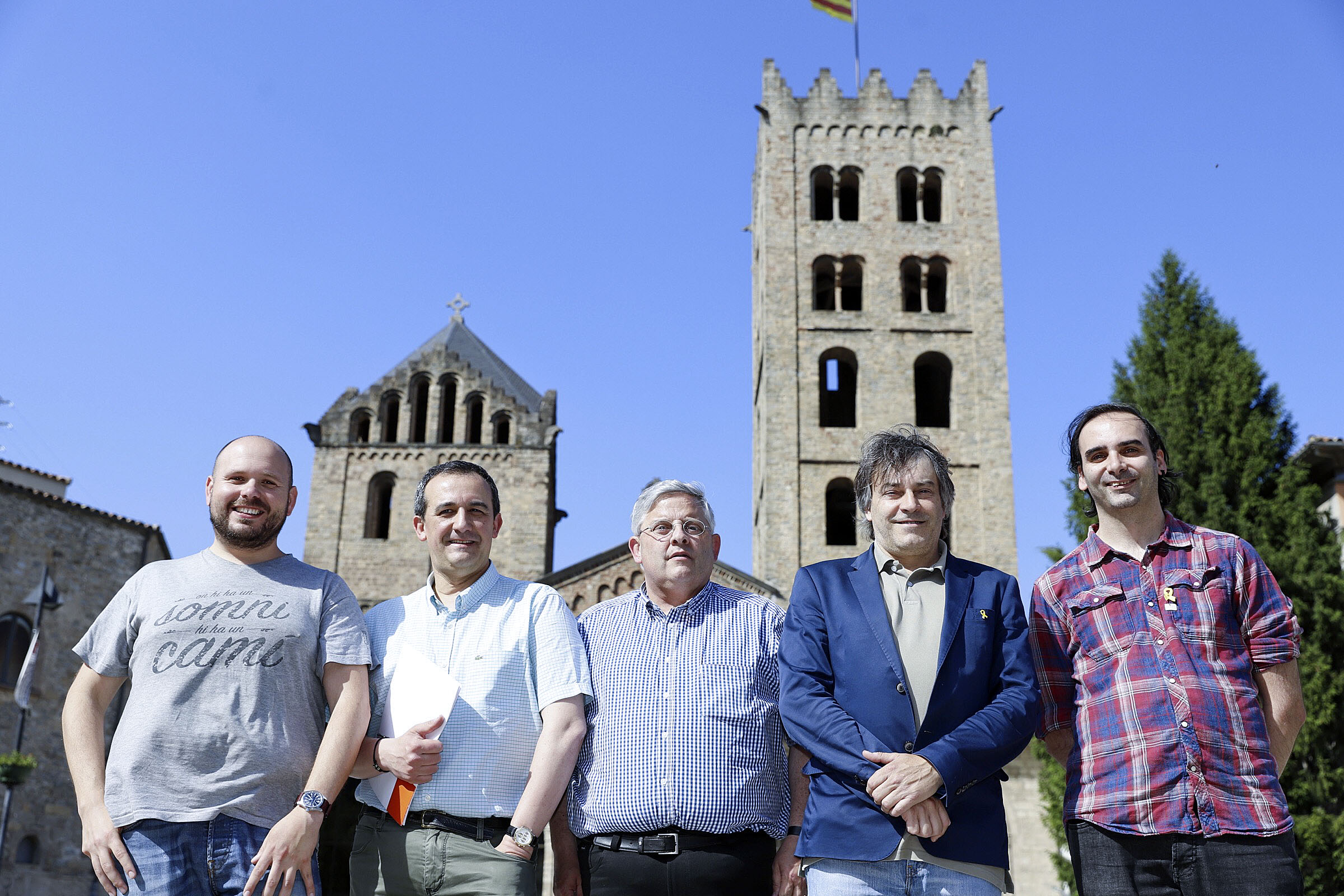 Quim Merino (L’Esportiu Ripoll), Jordi Vilarrodà (Òmnium) i Andreu Coll (Tradicat), amb Jordi Munell i Txevi Rovira, del Consell Comarcal d’Osona