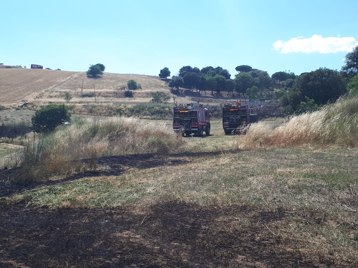Aspecte de la zona cremada dissabte a la urbanització La Roca 2, en terme de la Roca del Vallès