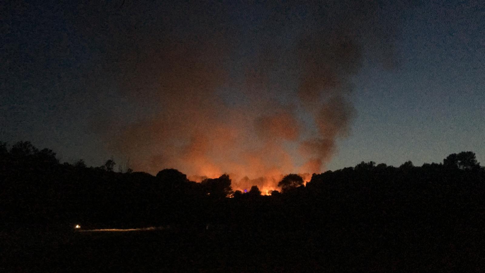 Imatge de l'incendi de Cardedeu d'aquest dijous a la nit