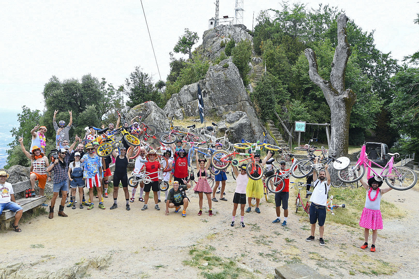 Els participants amb les seves bicis sense canvi de marxes