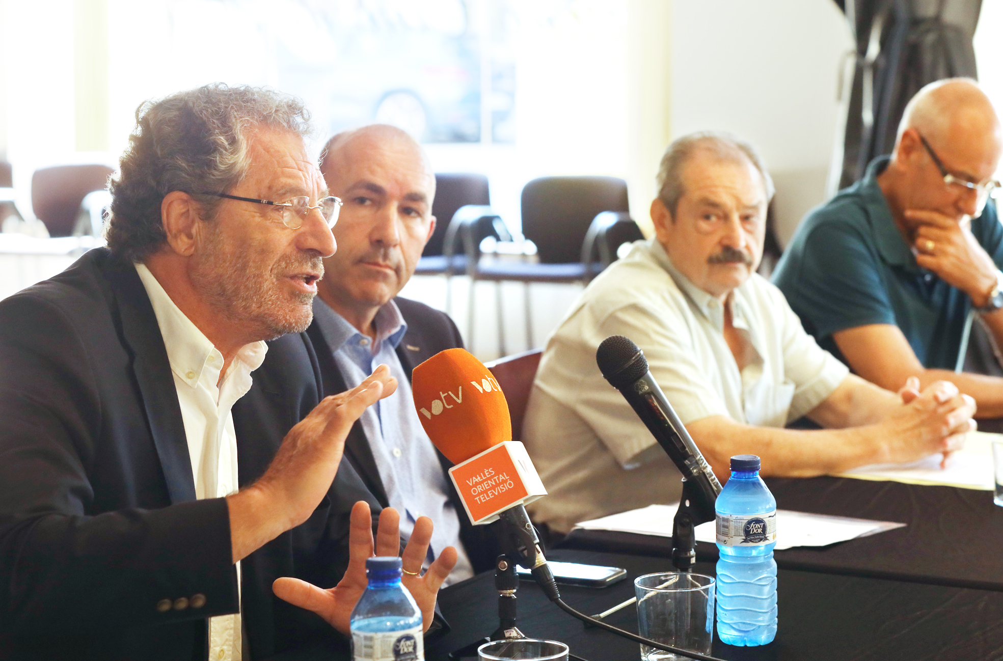 Ramon Font, que moderarà els debats, en primer terme, amb membres de la junta de l'entitat