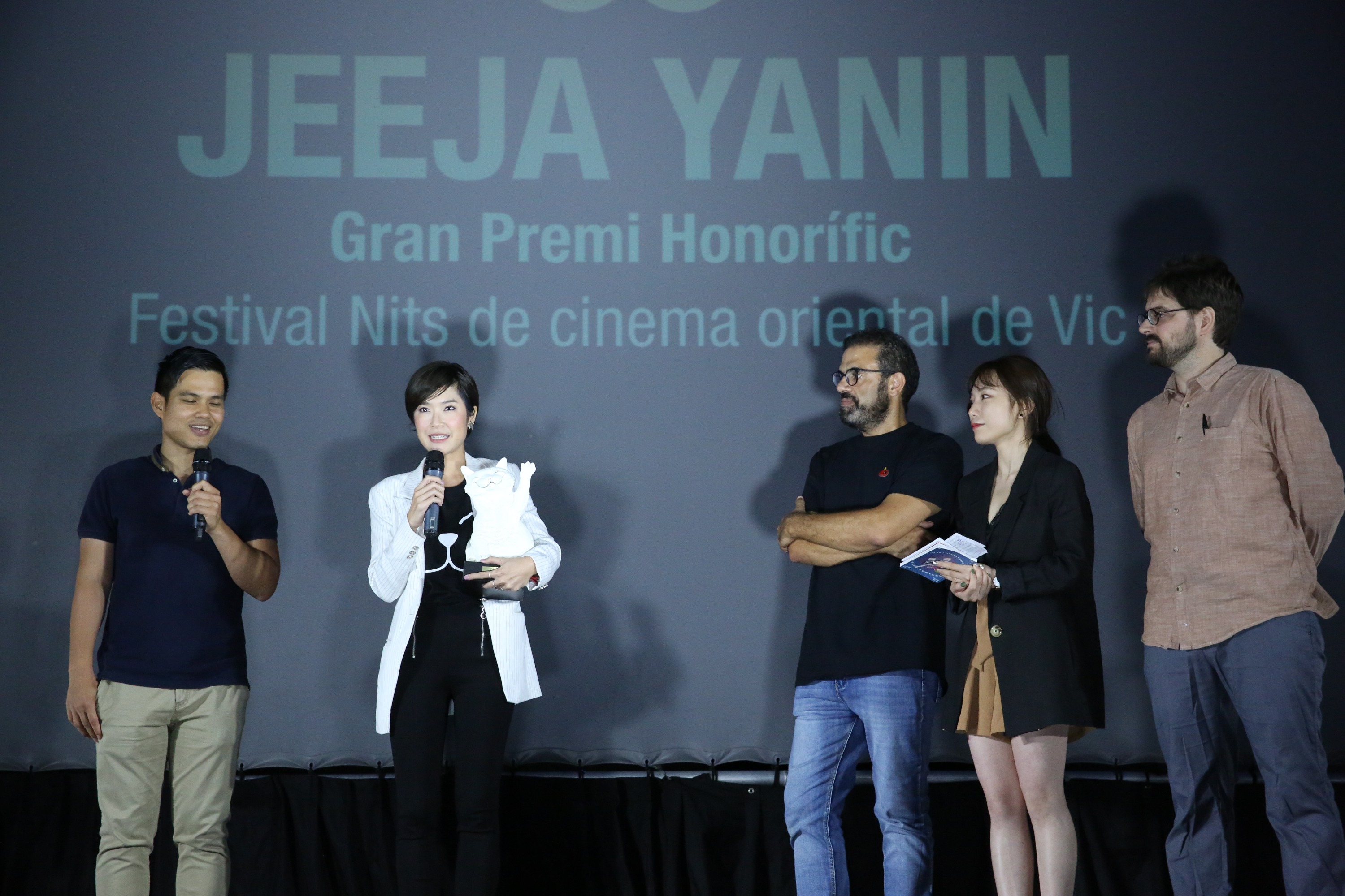 Jeeja Yanin, rebent el Premi d'Honor del festival