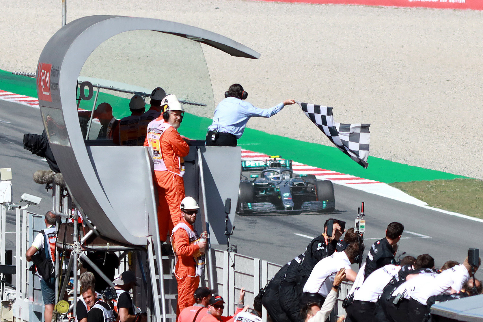 L'arribada del guanyador, Lewis Hamilton, en l'edició del Gran Premi d'aquest any