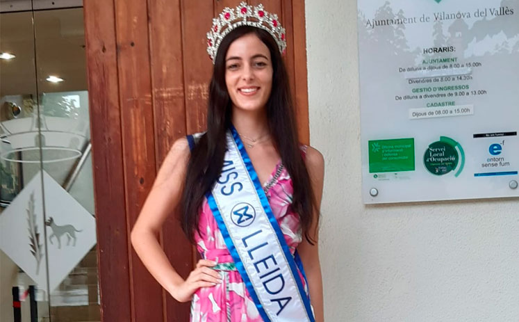 Aroa Vieiros, amb la corona i la banda que l'acrediten com a Miss Lleida d'enguany