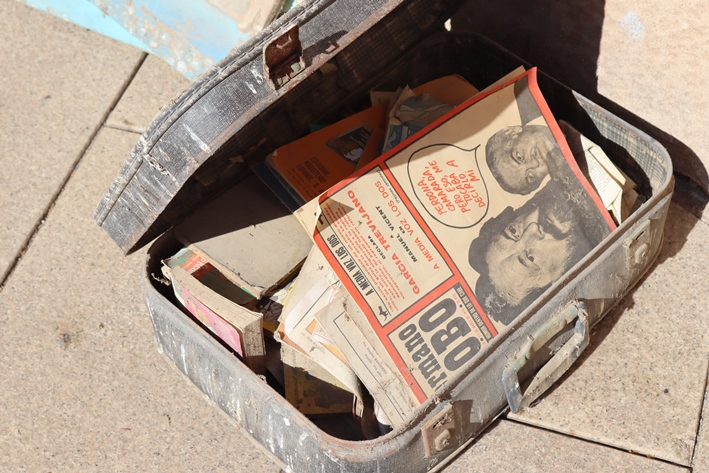 Una de les maletes trobades al fals sostre del jutjat de pau