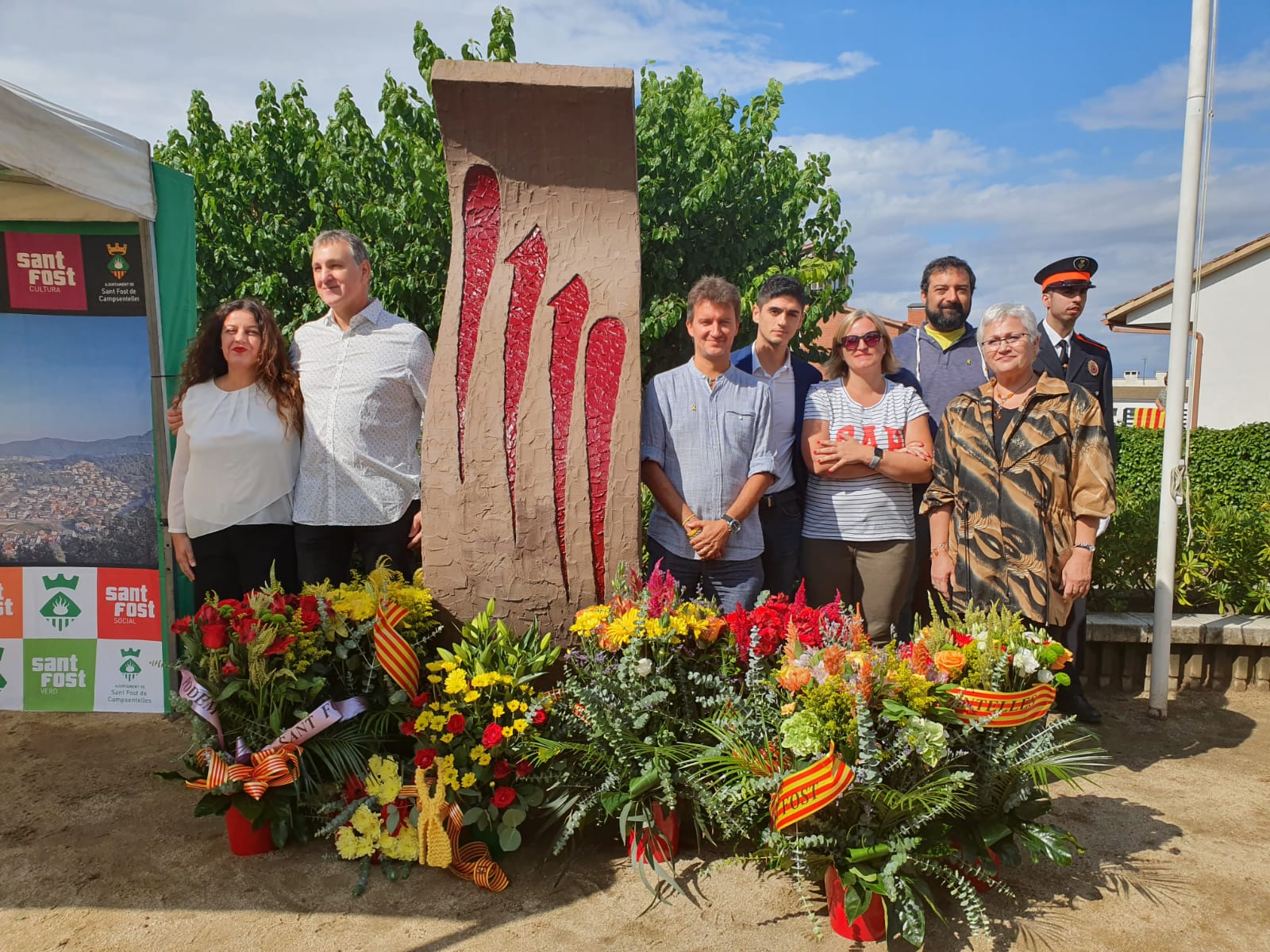 L'ofrena floral es va fer al monument a l'Onze de Setembre