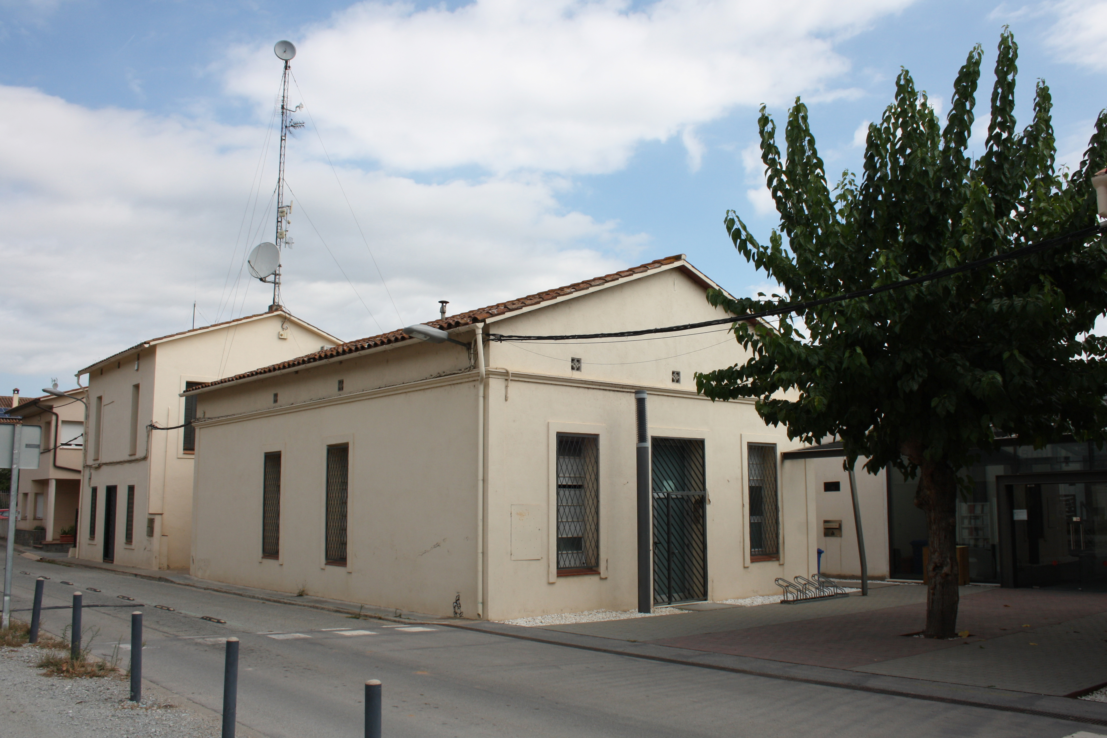 L'antiga biblioteca Sant Jordi està al carrer Mestre Joan Batlle