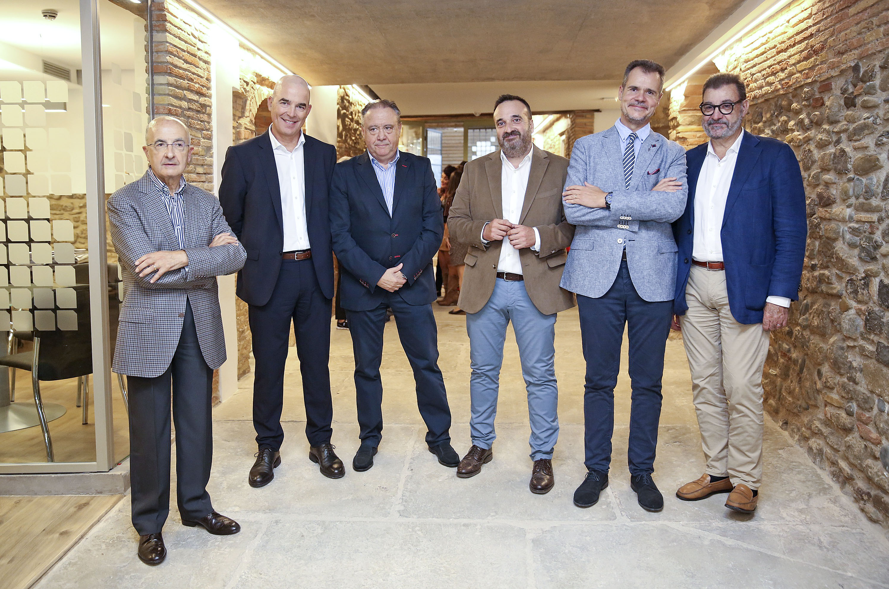 D’esquerra a dreta, Lluis Lloret, fundador de Comput, Jordi Prada i Josep Bernat (Comput), Eduard Molas i David Oliva (Just Consulting) i Josep Saurina (Comput) a les noves instal·lacions de la Casa Ricart