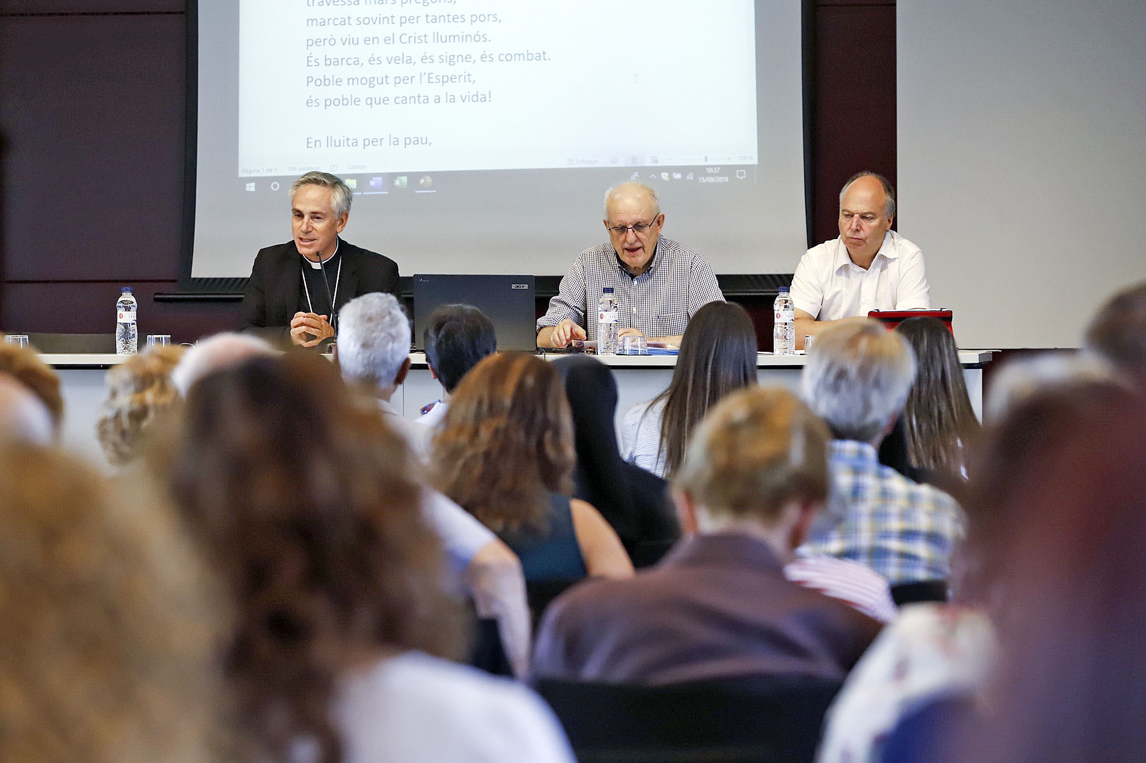 Jornada de presentació del Sínode, el 15 de setembre, amb el bisbe Romà Casanova i els mossens Joan Mir i Josep M. Riba