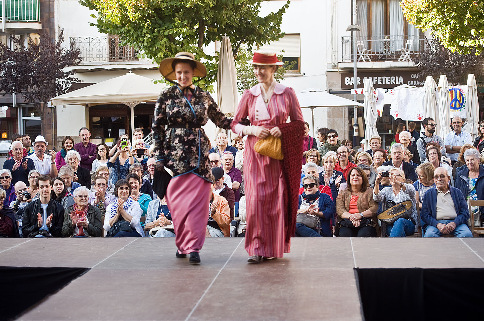 Una desfilada de moda modernista a les jornades de la Garriga