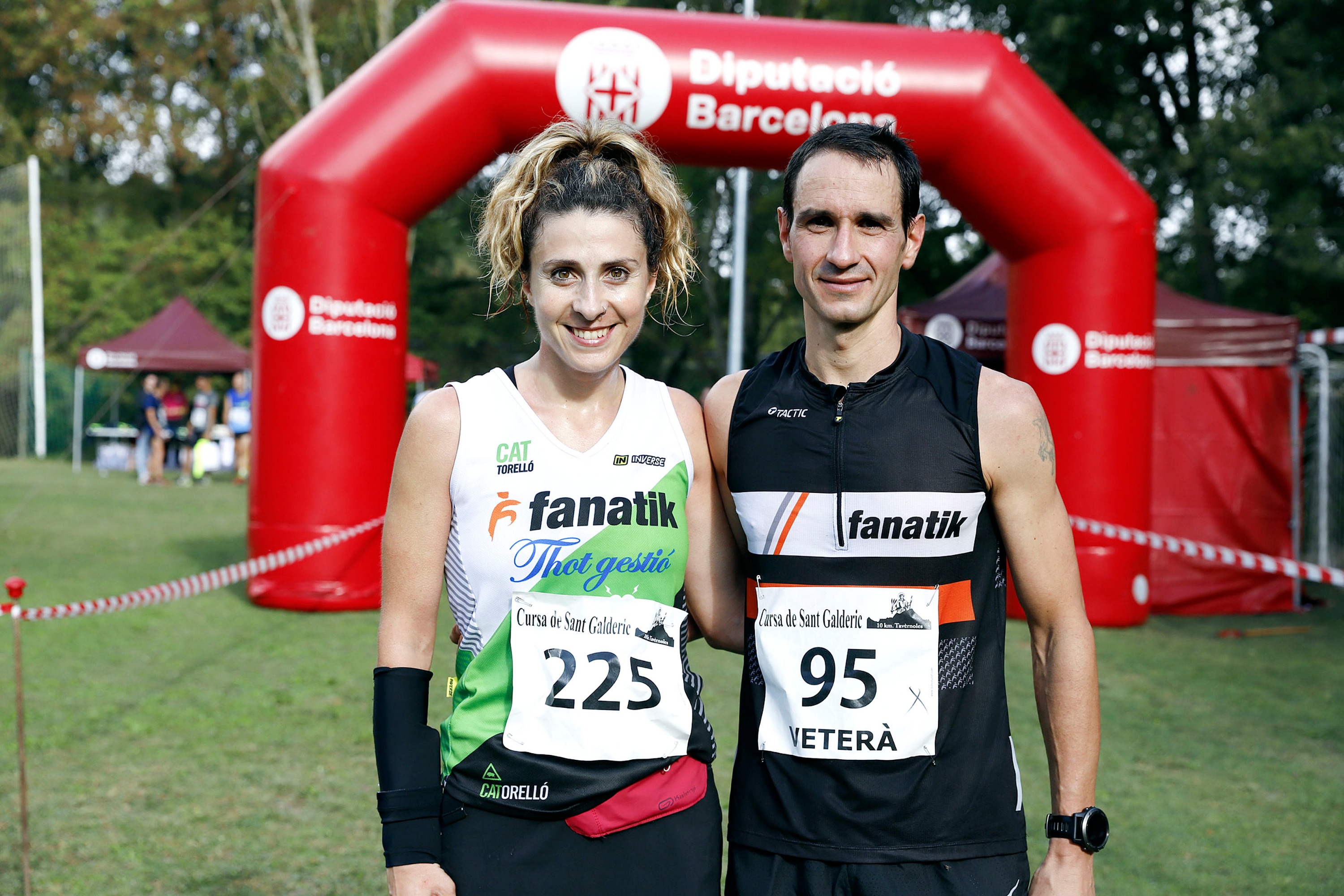 Mireia Prat i Dani Bordallo, guanyadors de la Cursa Sant Galderic, a la línia de meta