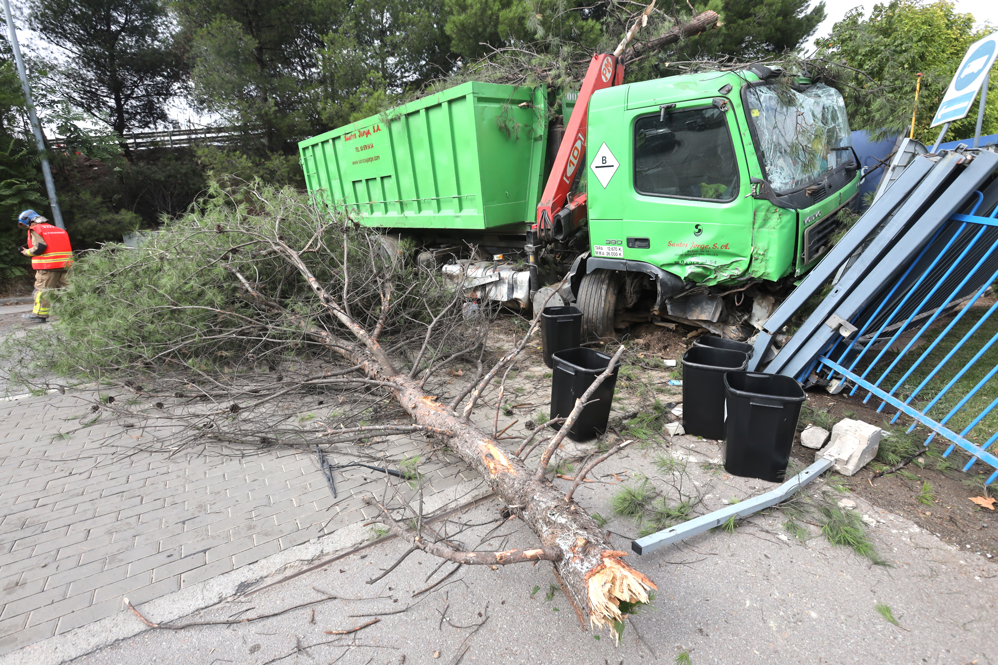 El camió que s'ha accidentat