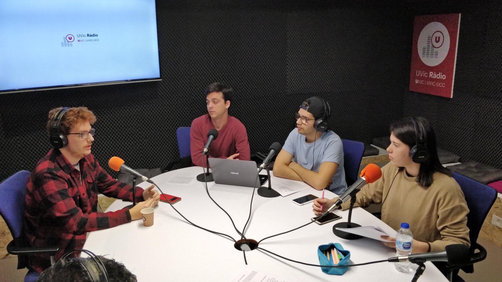 Entrevistant a en Rubén Estévez al programa Rubicub d'UVic Ràdio
