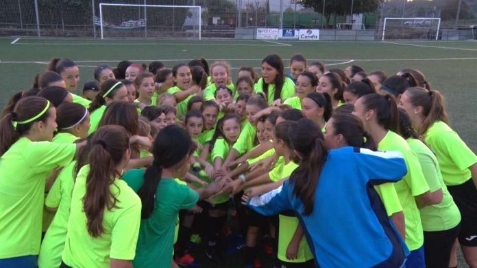 Conjunt de jugadores de la PBB La Roca CF durant un entrenament