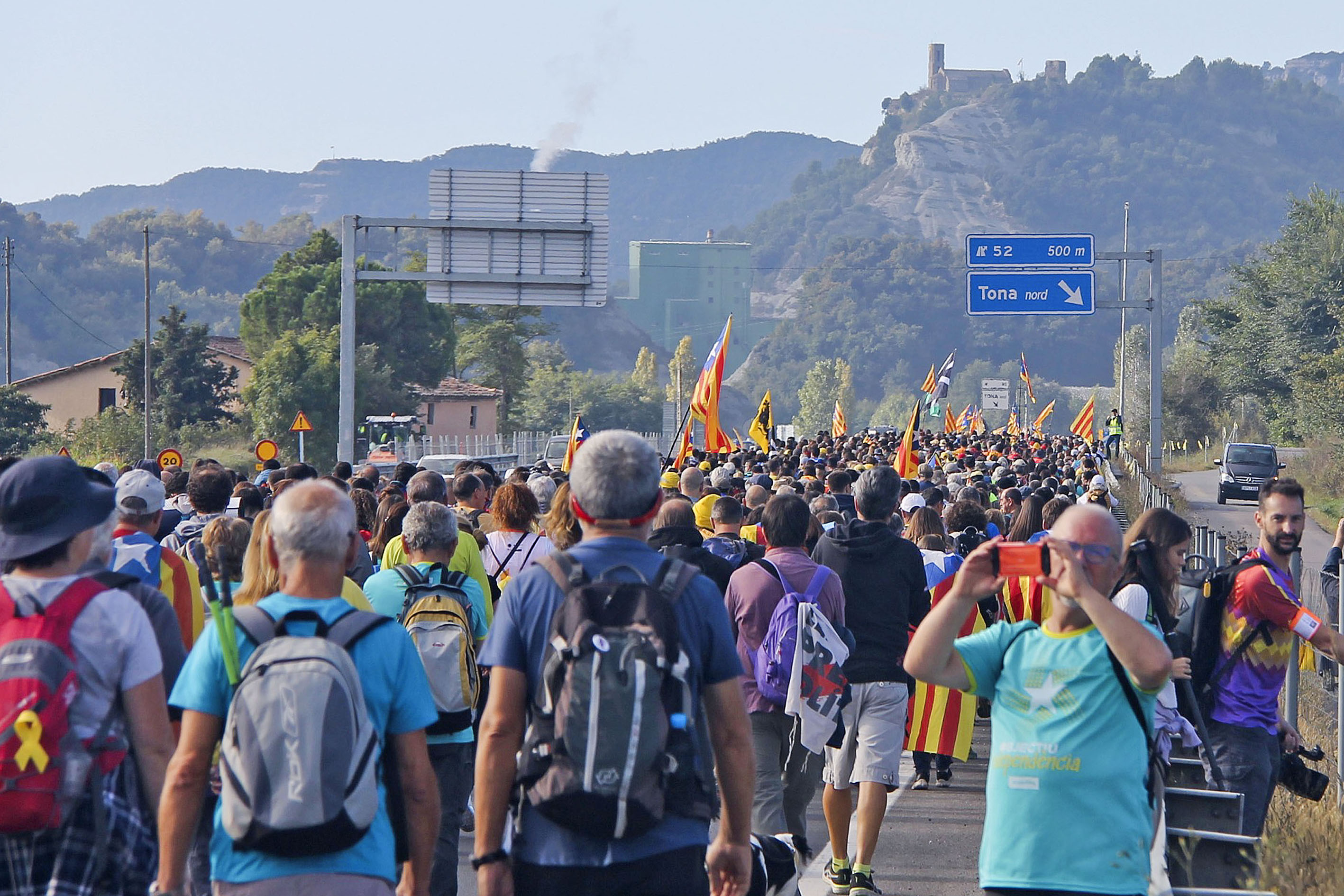 La marxa en el moment de passar per Tona