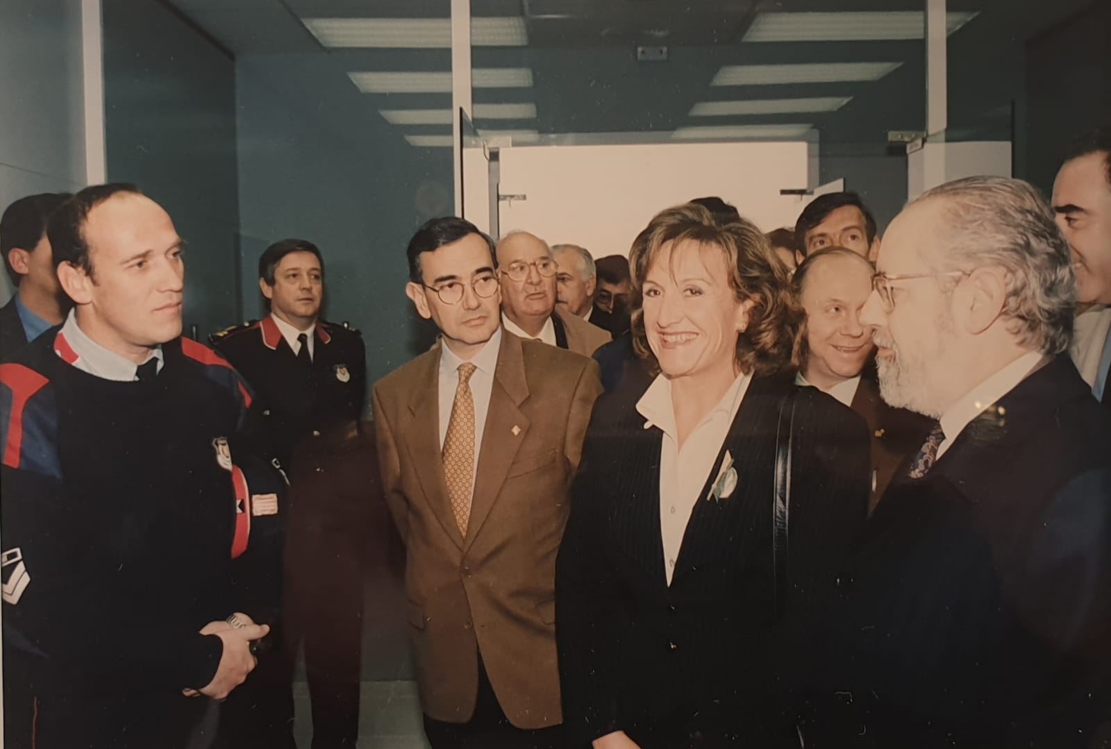 D'esquerra a dreta, l'inspector Domènec Aguilar; el director General de seguretat ciutadana, Xavier Pomés; la consellera de Governació, Maria Eugènia Cuenca i l'alcalde de Vic, Pere Girbau