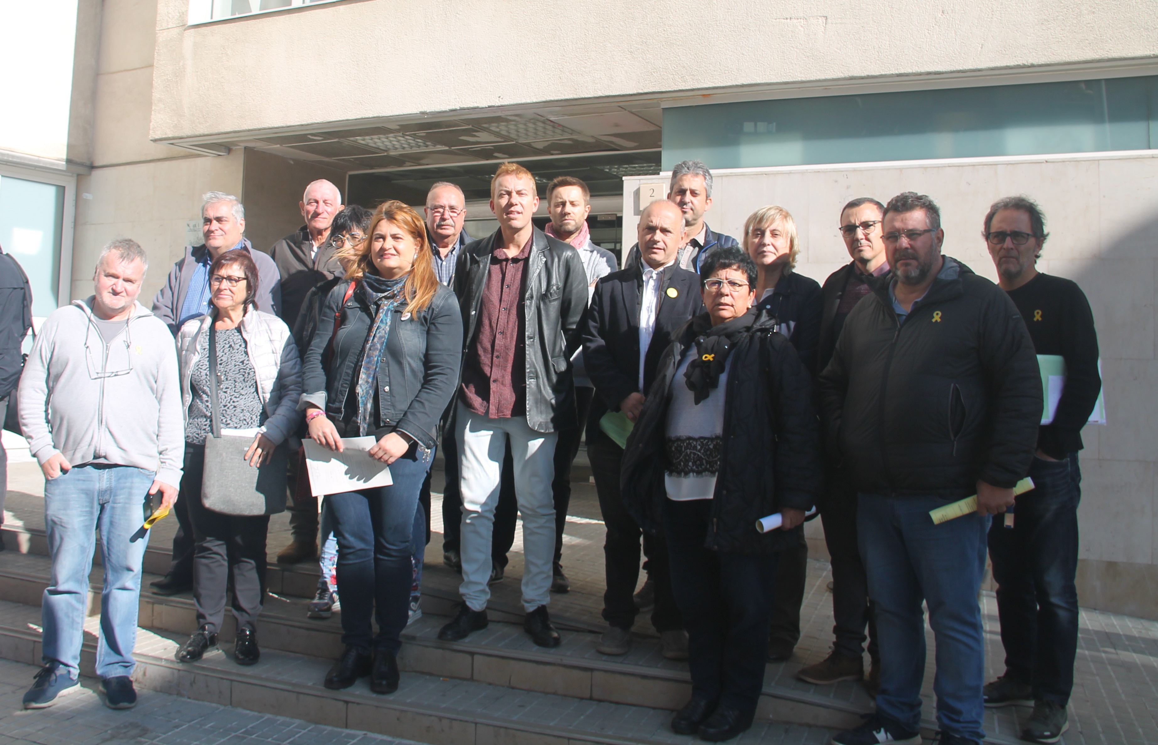Els càrrecs electes d'ERC, JxCat i Independents davant dels jutjats
