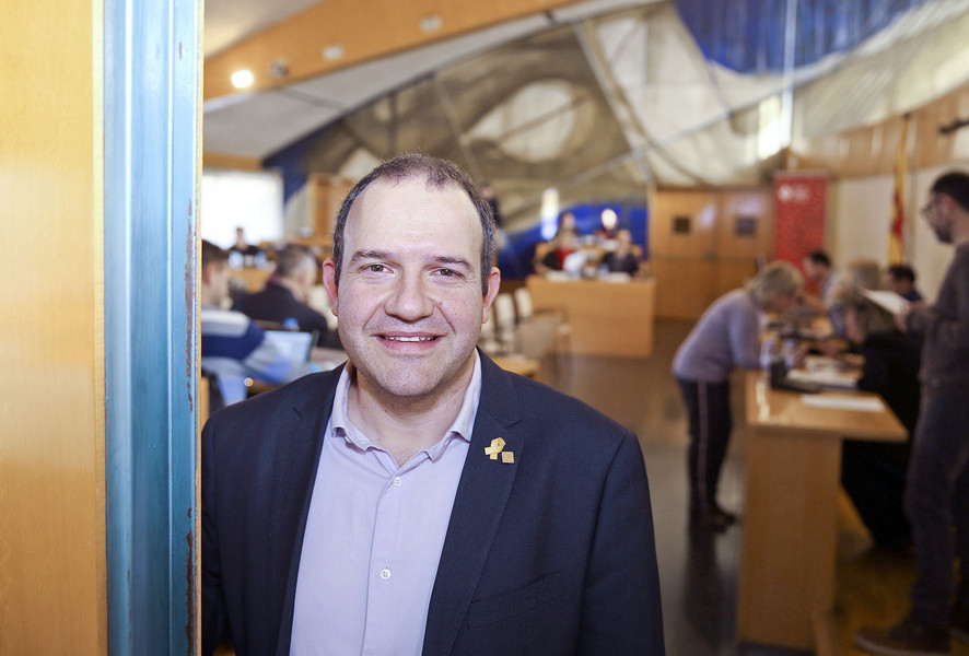 Joan Carles Rodríguez a l'entrada de la sala de plens del Consell Comarcal