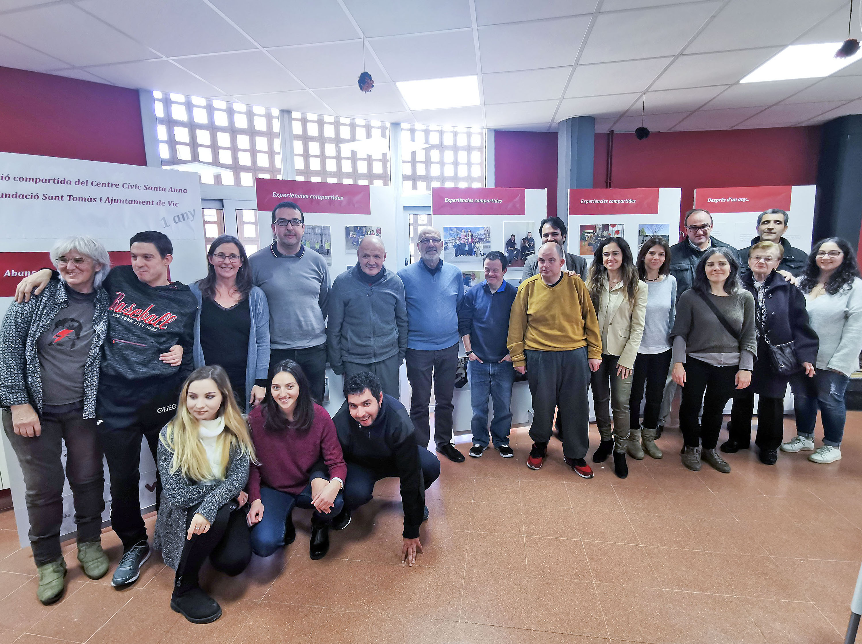 Foto de família dels participants en la gestió compartida de l’Ajuntament i Sant Tomàs