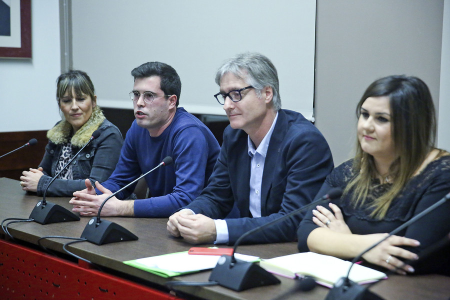 Glòria Traserra i Gil Codina, de JxCat, amb l’alcalde, Sergi Vilamala, i Verònica Ruiz, de Sumem-CP, aquest dijous