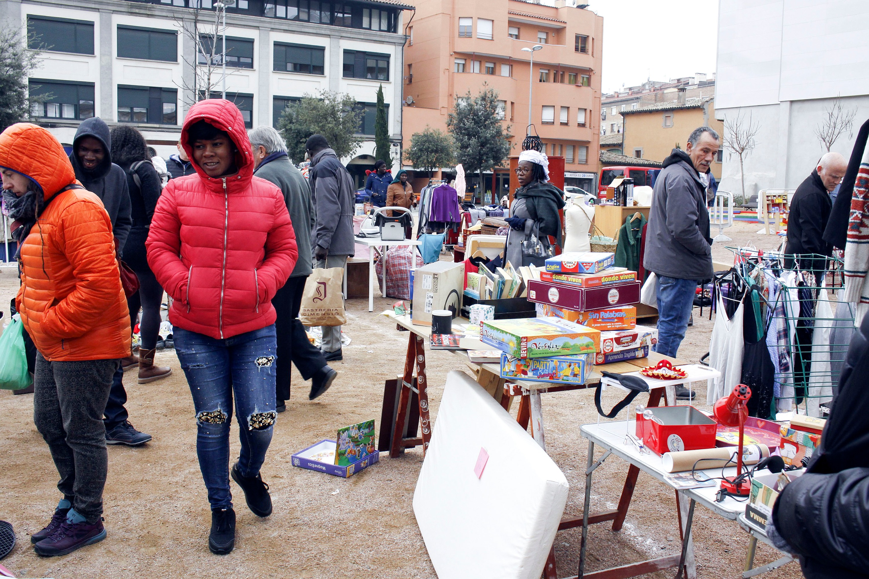 Algunes de les parades del mercat de segones oportunitats. La propera cita tindrà lloc el 26 d'abril