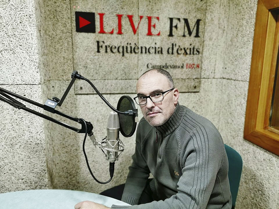 Lloret va ser el creador de l’emissora municipal de Campdevànol Live FM