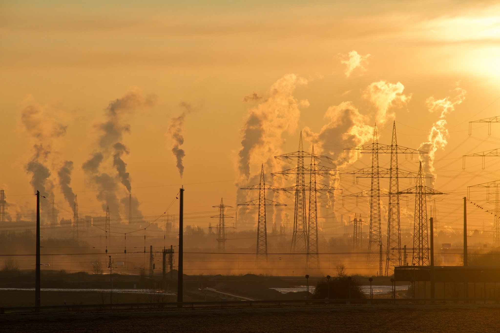 La indústria és un dels múltiples agents contaminants que incideixen en el canvi climàtic