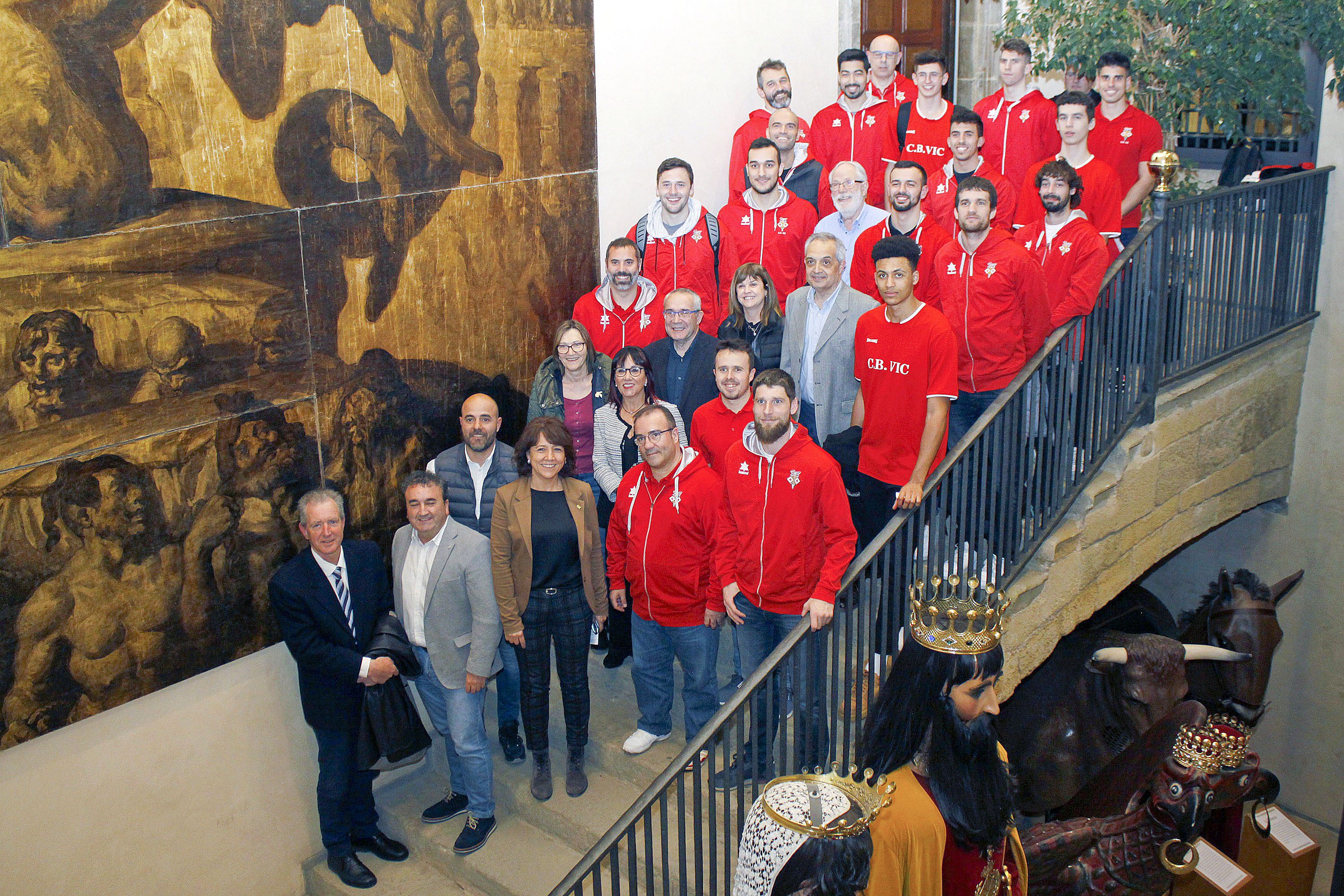 Aquest dimecres l'Ajuntament de Vic va fer un acte de reconeixement per la proclamació del primer equip del Club Bàsquet Vic com a campió de la 38a Lliga Catalana EBA