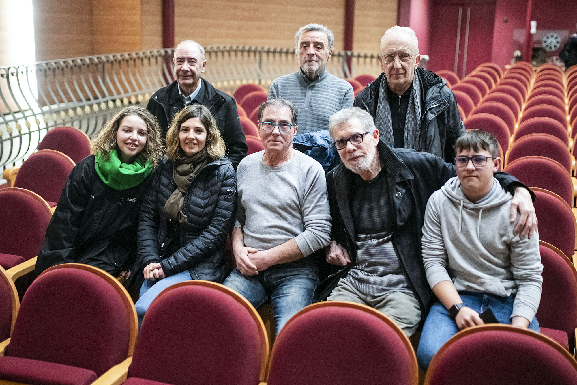 Abel Arderiu, al mig del grup de col·laboradors amb què ha comptat per a ‘Estimada Marta’, al Teatre Eliseu