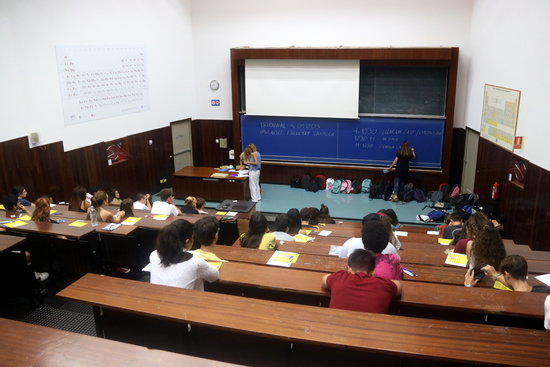 Una aula de la facultat de Física i Química de la UB, durant la selectivitat del setembre passat