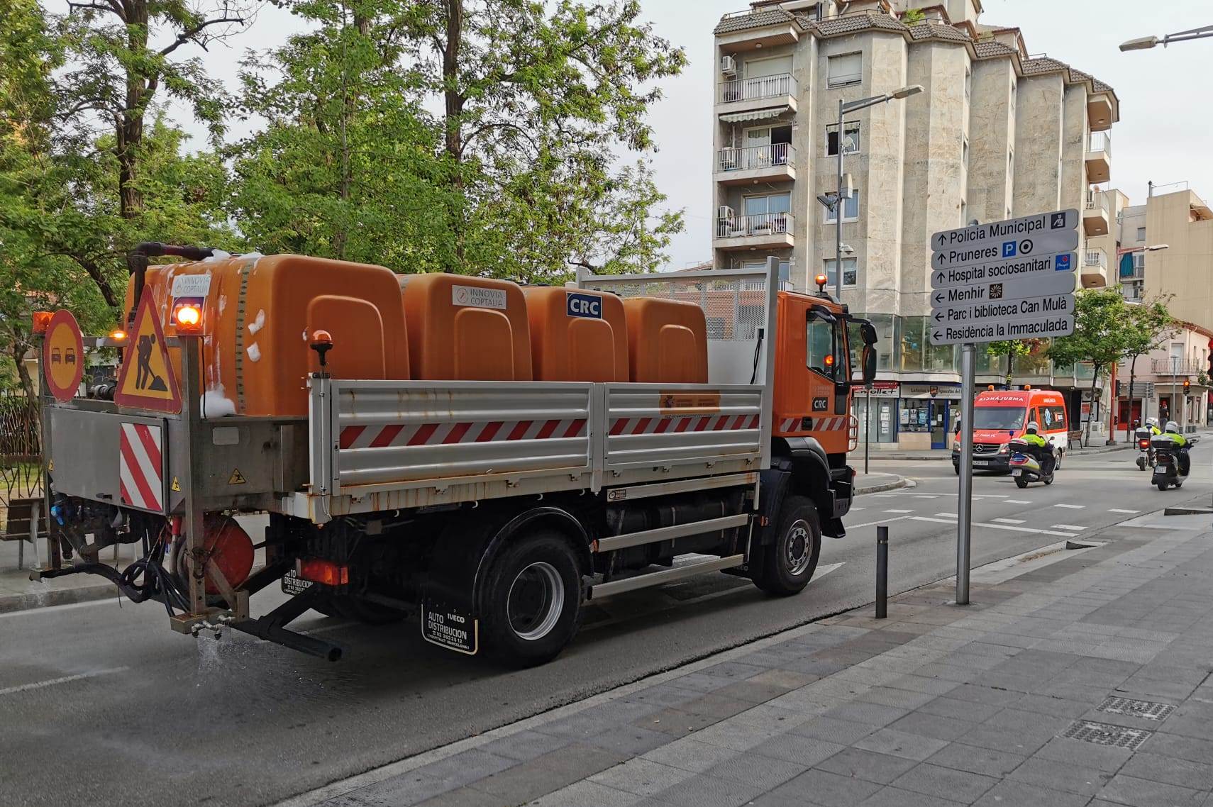 El camió de Fomento a l'avinguda Burgos