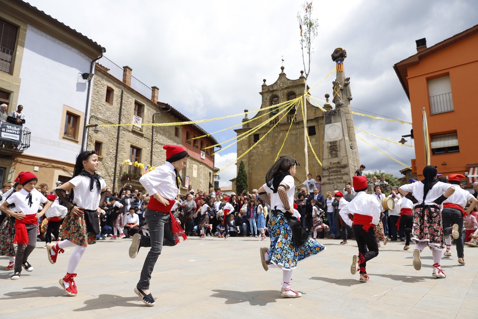 Les danses entorn del Pedró, el monument a Verdaguer, un dels moments centrals de la festa