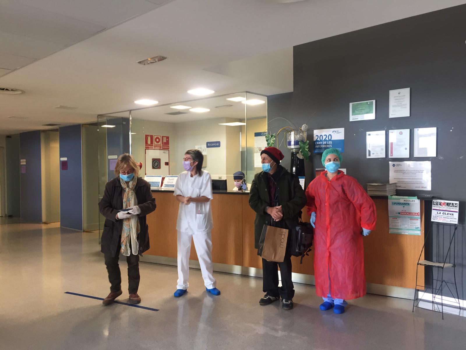 Pacients que reben l'alta a l'Hospital Sant Jaume de Manlleu