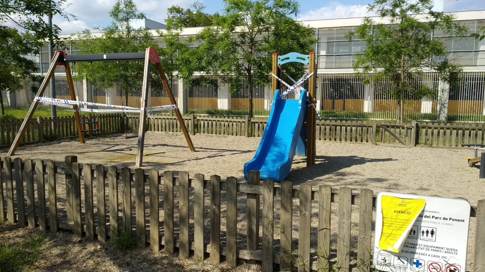 Elements de joc infantil al parc de Ponent, a Granollers