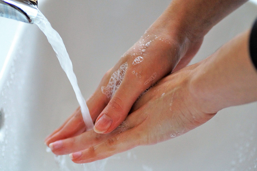 El rentat de mans pot haver fet augmentar el consum d'aigua domèstic