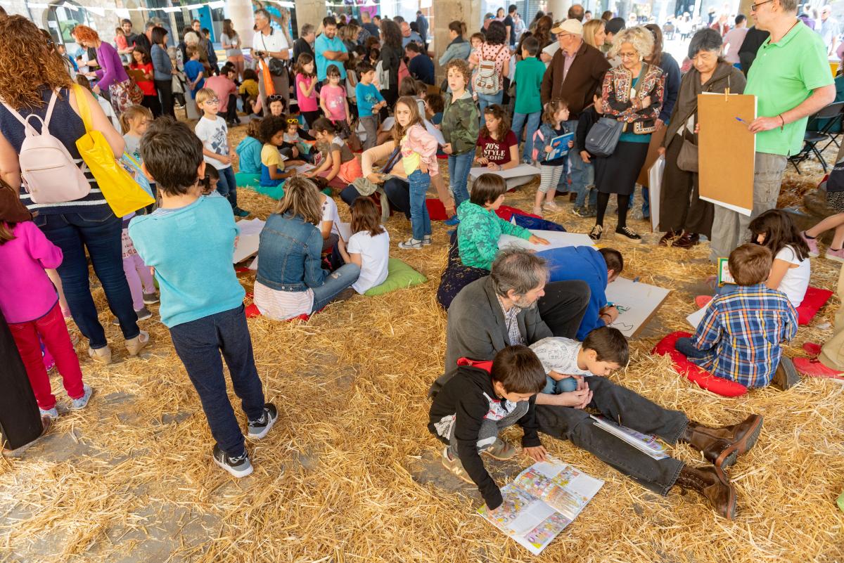 Una imatge de Fem un Llibre, sota la Porxada de Granollers