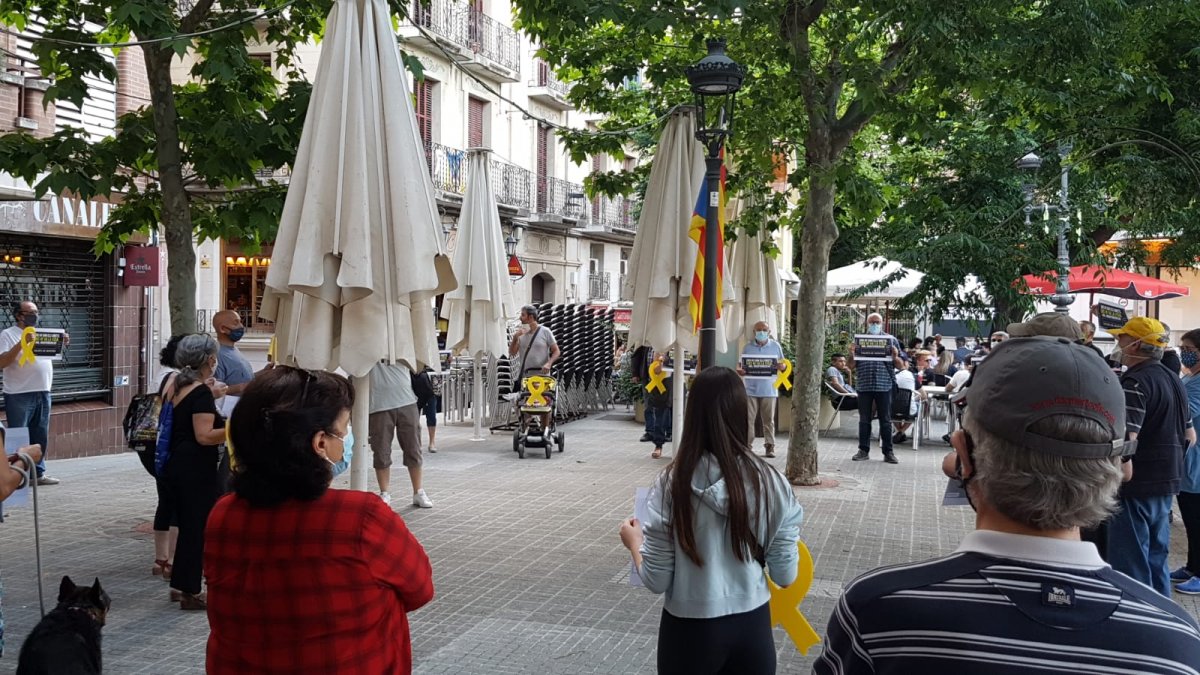 La manifestació de Caldes es va fer a la plaça de l'Àngel i hi van assistir unes 35 persones