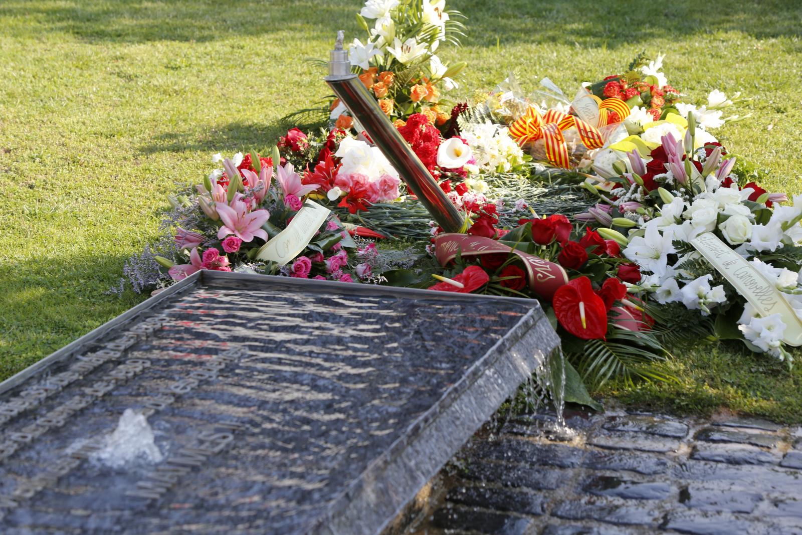 El monument en memòria de les víctimes, al cementiri de Granollers