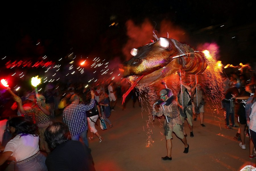 El Serpent en plena ‘persecució’ per recuperar el diamant, l’any passat a la plaça Fra Bernardí