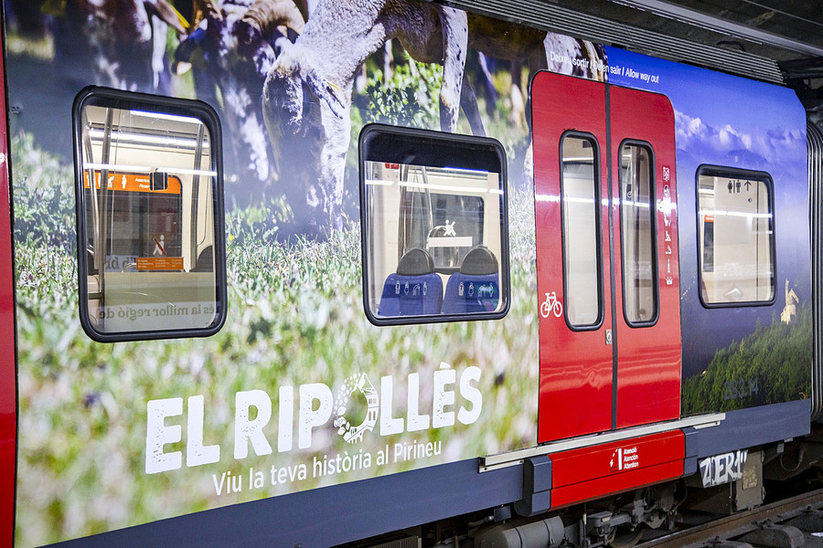 Un tren amb la imatge de la campanya