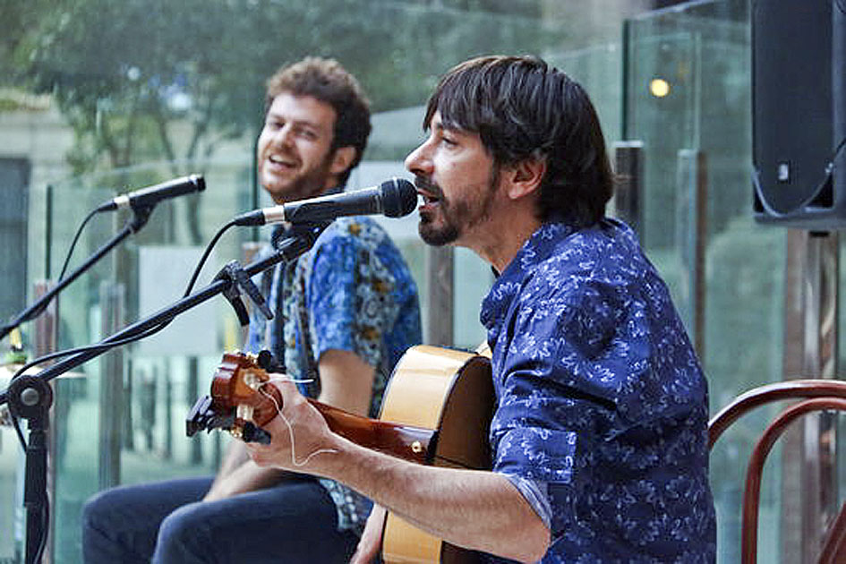 El concert de David Canal Duo a la terrassa del Palau de la Música